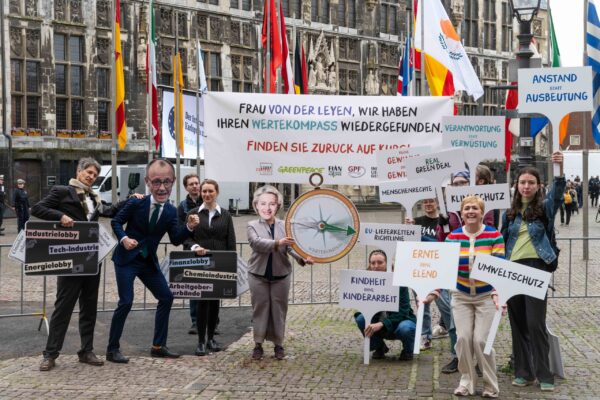 Protestaktion der ILG gegen die Deregulierungsagenda der EU: "Frau von der Leyen, wir haben ihren Wertekompass wiedergefunden!"